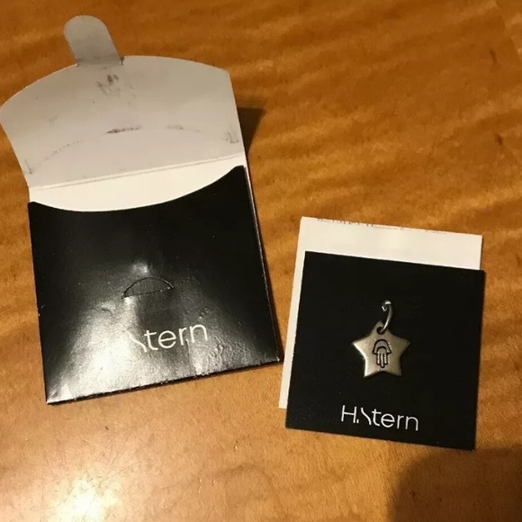 NEW H. STERN SILVER LUCKY PENDANT STAR 2-SIDED CHARM HAMSA & STARS - Picture 1 of 6